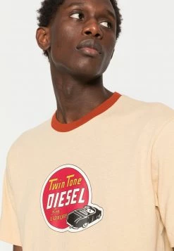 Diesel Hombre JUST - Camiseta Estampada - Light Beige 11 Diesel Hombre JUST - Camiseta Estampada - Light Beige -Ritmo Diesel Tienda 01465ab61e6b40059288329a4dcb61ba