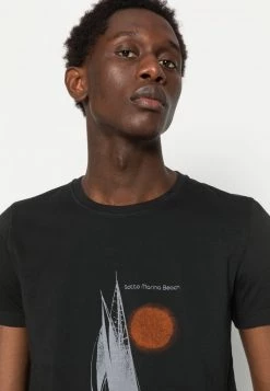 Diesel Hombre Camiseta Estampada - Black -Ritmo Diesel Tienda 1d3c05d87b73460092d205fdf6cf5f84