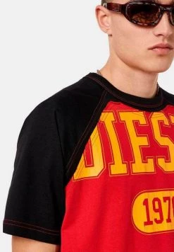 Diesel Hombre CAM CON UN - Camiseta Estampada - Rojo -Ritmo Diesel Tienda 329af19abae94abeab67f553b9525eb2