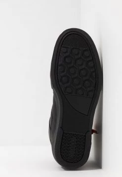 Diesel Hombre S-DVELOWS MID - Zapatillas Altas - Black 12 Diesel Hombre S-DVELOWS MID - Zapatillas Altas - Black -Ritmo Diesel Tienda 3d944e0e572e4a58a461e78b11a6e59f
