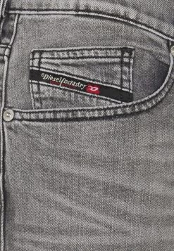 Diesel Hombre MIHTRY - Vaqueros Rectos - Grey Denim 7 Diesel Hombre MIHTRY - Vaqueros Rectos - Grey Denim -Ritmo Diesel Tienda 49cf3d5467814560999d4a729f53e9b8