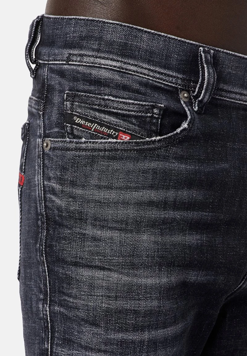 Diesel Hombre LIBRARY AMNY - Vaqueros Pitillo - Black Dark Grey 8 Diesel Hombre LIBRARY AMNY - Vaqueros Pitillo - Black Dark Grey - Imagen 6