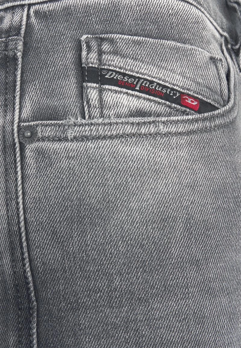 Diesel Hombre D-STRUKT-A - Vaqueros Slim Fit - Grey Denim 9 Diesel Hombre D-STRUKT-A - Vaqueros Slim Fit - Grey Denim - Imagen 7