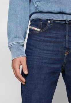 Hombre FINING DIESEL LIBRARY - Vaqueros Rectos - 09b90 01 -Ritmo Diesel Tienda 6e8ee277c2244fef9c97de3b5809403a