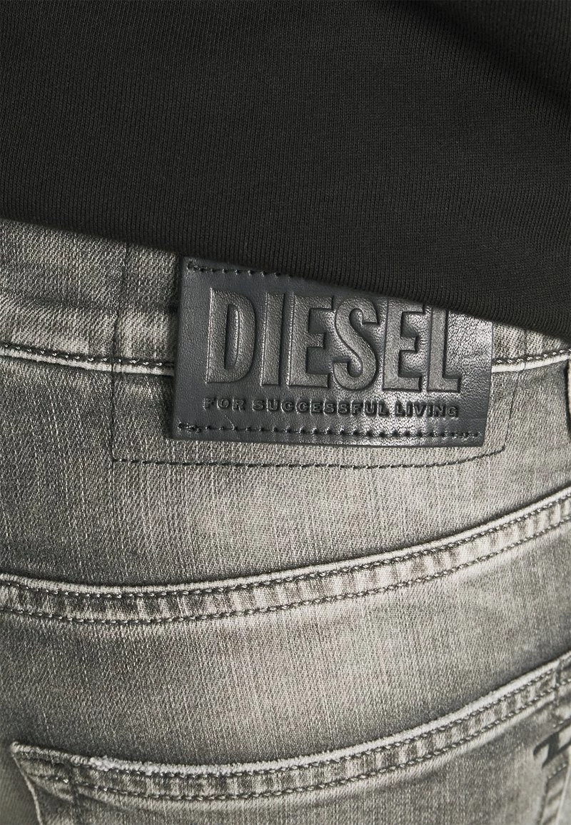 Diesel Hombre FINING - Vaqueros Rectos - Washed Black 6 Diesel Hombre FINING - Vaqueros Rectos - Washed Black - Imagen 4