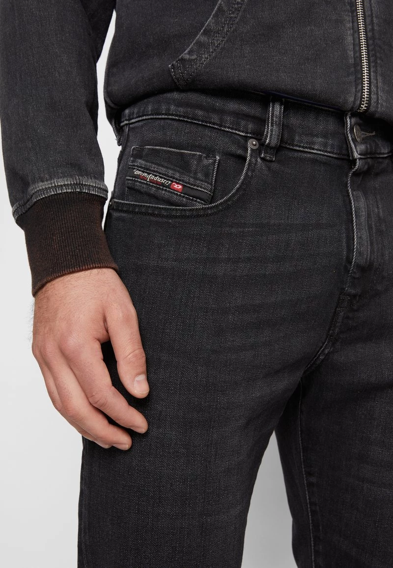 Diesel Hombre LIBRARY 2019 STRUKT - Vaqueros Slim Fit - Black/dark Grey 6 Diesel Hombre LIBRARY 2019 STRUKT - Vaqueros Slim Fit - Black/dark Grey - Imagen 4