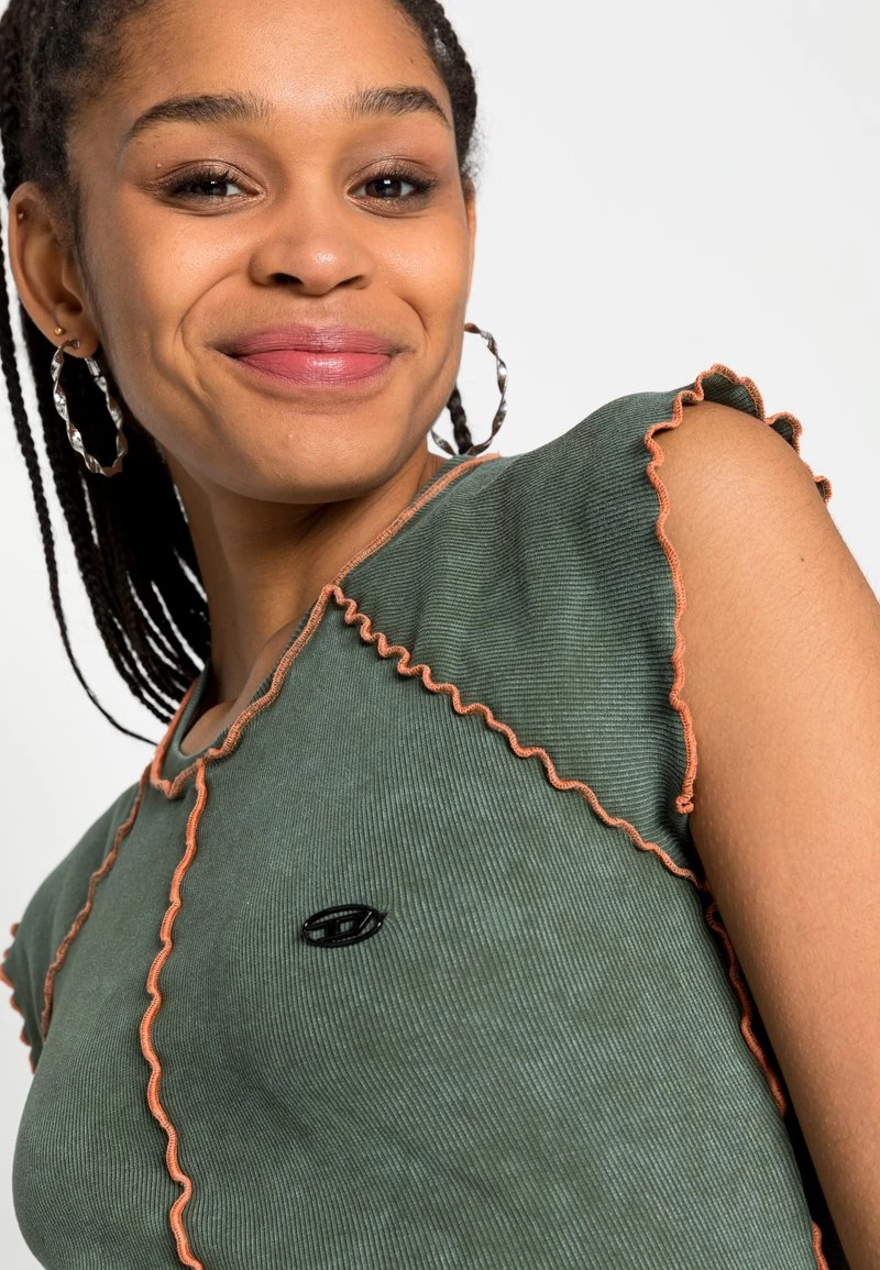 Diesel Mujer SKYOVER - Camiseta Estampada - Green 7 Diesel Mujer SKYOVER - Camiseta Estampada - Green - Imagen 5