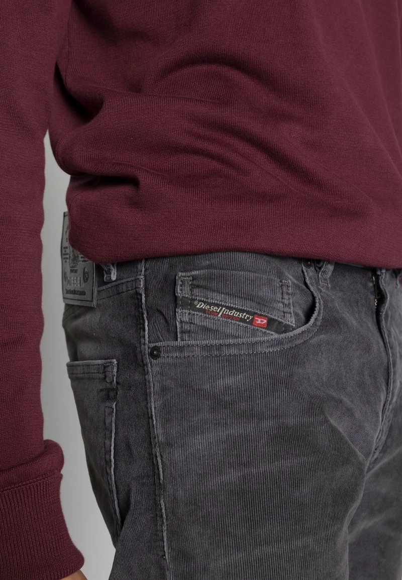 Diesel Hombre Vaqueros Rectos - Black Denim 7 Diesel Hombre Vaqueros Rectos - Black Denim - Imagen 5