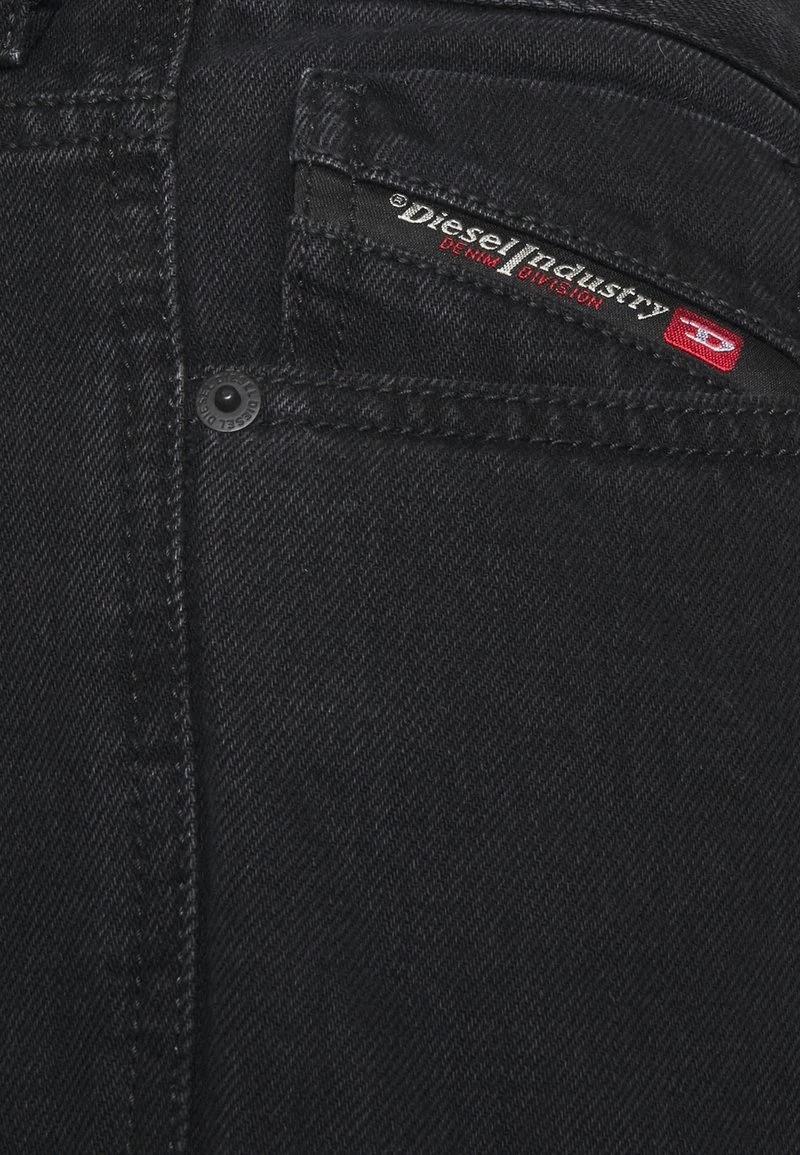 Diesel Hombre Vaqueros Slim Fit - Black Denim 6 Diesel Hombre Vaqueros Slim Fit - Black Denim - Imagen 4