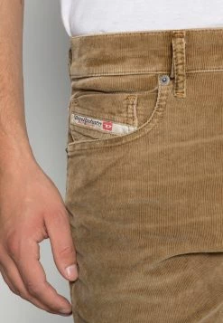 Diesel Hombre Vaqueros Rectos - 069xq 72i -Ritmo Diesel Tienda 997e17ab98cc4c7386316c5630ebad86