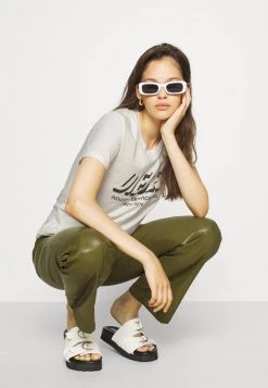 Diesel Mujer SILY - Camiseta Estampada - Off White -Ritmo Diesel Tienda 9a918bb3a82a41aeba5861c6ce674169