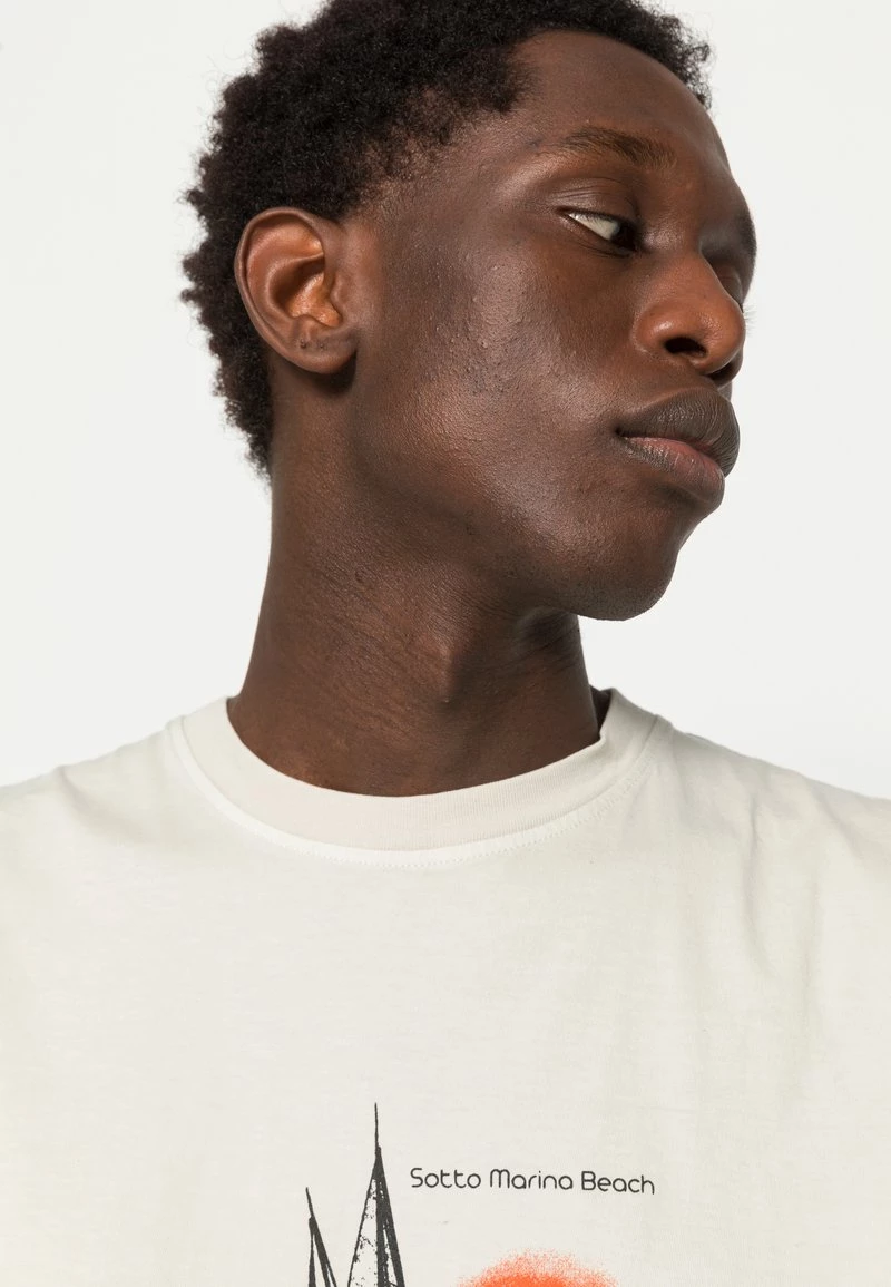 Diesel Hombre BEACH - Camiseta Estampada - White 7 Diesel Hombre BEACH - Camiseta Estampada - White - Imagen 5