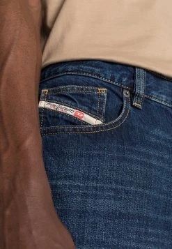 Hombre 2010 DIESEL LIBRARY - Vaqueros Boyfriend - Dark Blue Denim 11 Hombre 2010 DIESEL LIBRARY - Vaqueros Boyfriend - Dark Blue Denim -Ritmo Diesel Tienda a4d4ab76dec9402ca9716abcce6aef8c