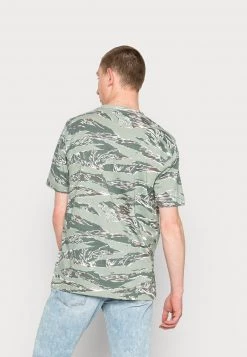 Diesel Unisexo JUST UNISEX - Camiseta Estampada - Green 9 Diesel Unisexo JUST UNISEX - Camiseta Estampada - Green -Ritmo Diesel Tienda a7d2b0057914456188630db5de071cdc