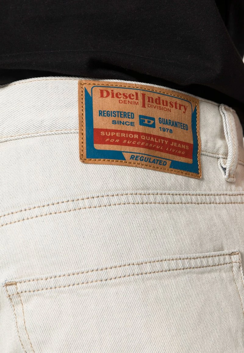 Hombre 1995 DIESEL LIBRARY - Vaqueros Rectos - White Denim 7 Hombre 1995 DIESEL LIBRARY - Vaqueros Rectos - White Denim - Imagen 5