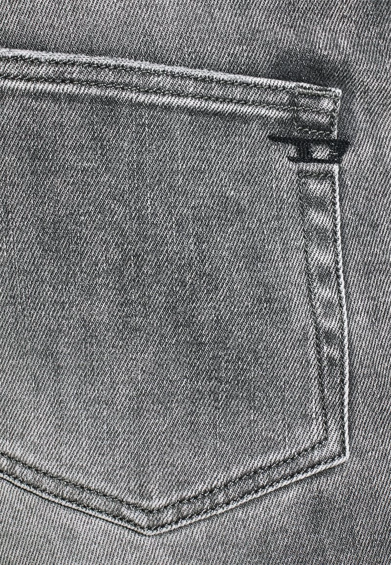 Diesel Hombre D-STRUKT-A - Vaqueros Slim Fit - Grey Denim 7 Diesel Hombre D-STRUKT-A - Vaqueros Slim Fit - Grey Denim - Imagen 5