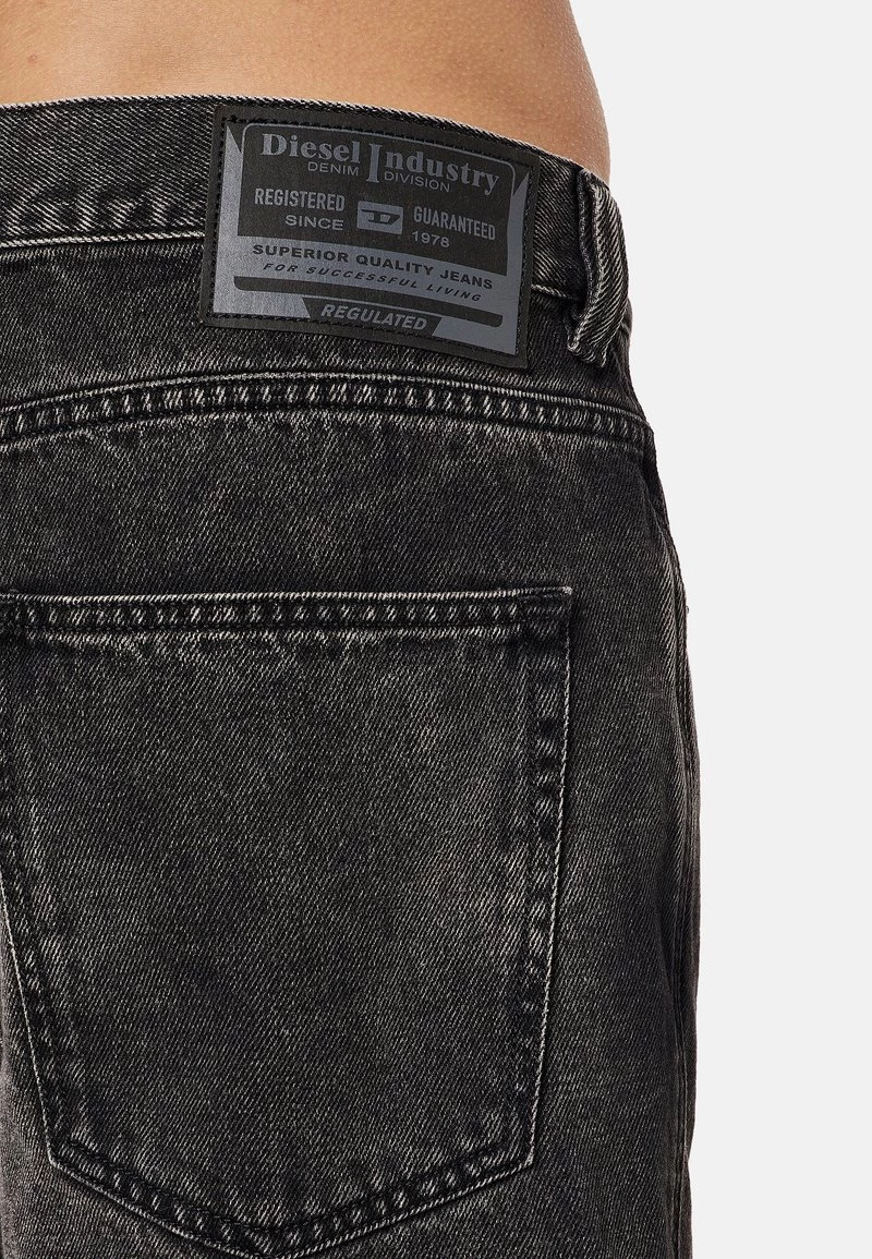 Diesel Hombre D MACS - Shorts Vaqueros - Black Dark Grey 8 Diesel Hombre D MACS - Shorts Vaqueros - Black Dark Grey - Imagen 6