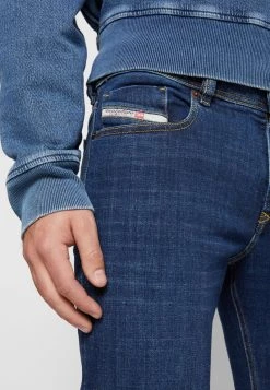 Diesel Hombre LIBRARY SLEENKER - Vaqueros Slim Fit - Dark Blue -Ritmo Diesel Tienda d14b4a524f0e43a29ef68c4c3985c23d