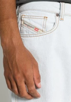 Hombre 2010 DIESEL LIBRARY - Vaqueros Boyfriend - Light Blue Denim 11 Hombre 2010 DIESEL LIBRARY - Vaqueros Boyfriend - Light Blue Denim -Ritmo Diesel Tienda d2d6baf84bfc441aa747863a6ae5f614