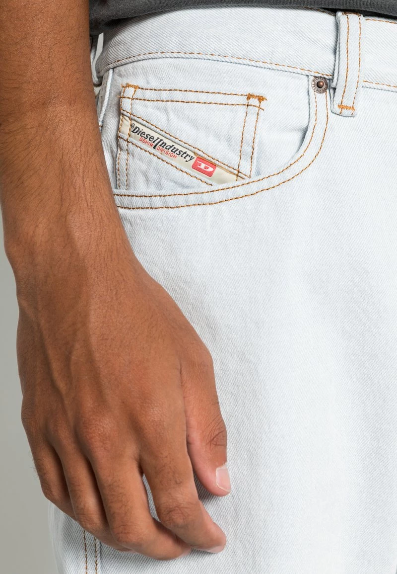 Hombre 2010 DIESEL LIBRARY - Vaqueros Boyfriend - Light Blue Denim 7 Hombre 2010 DIESEL LIBRARY - Vaqueros Boyfriend - Light Blue Denim - Imagen 5