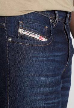 Diesel Hombre D-VOCS - Vaqueros Rectos - Dark Blue Denim 11 Diesel Hombre D-VOCS - Vaqueros Rectos - Dark Blue Denim -Ritmo Diesel Tienda ddcd150d13e74a63944bb6dcf6eeb70e