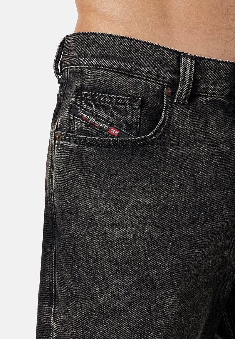 Diesel Hombre D MACS - Shorts Vaqueros - Black Dark Grey 7 Diesel Hombre D MACS - Shorts Vaqueros - Black Dark Grey - Imagen 5