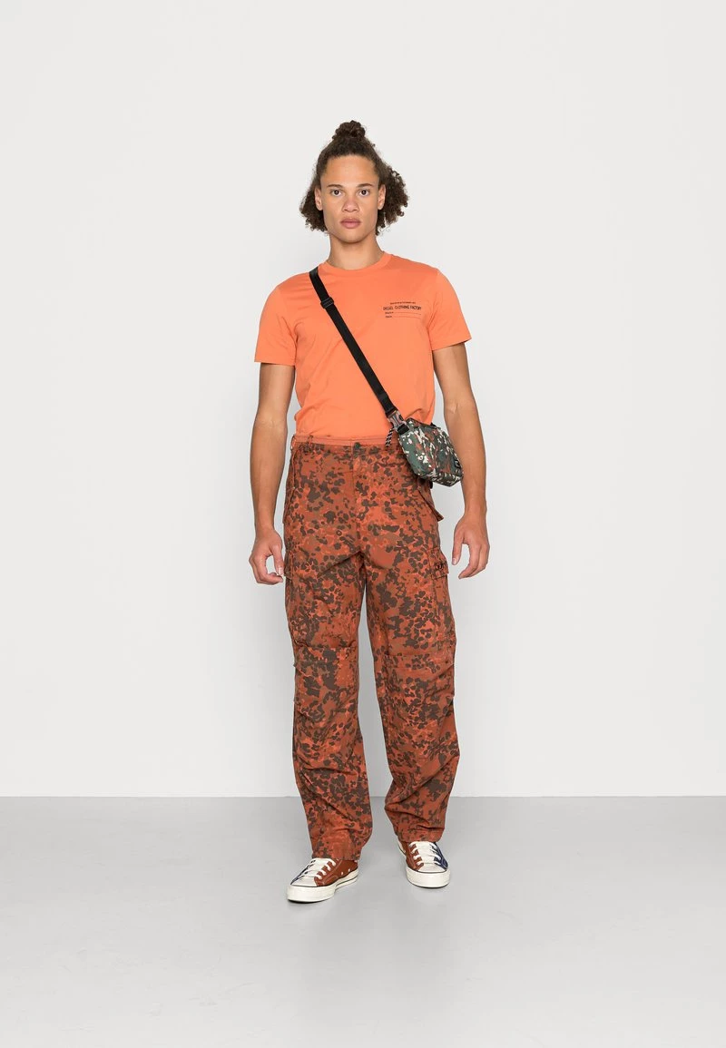 Diesel Hombre Pantalones Cargo - Brown 4 Diesel Hombre Pantalones Cargo - Brown - Imagen 2