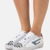 Diesel Mujer S-LEROJI LOW W - Zapatillas - White/blue